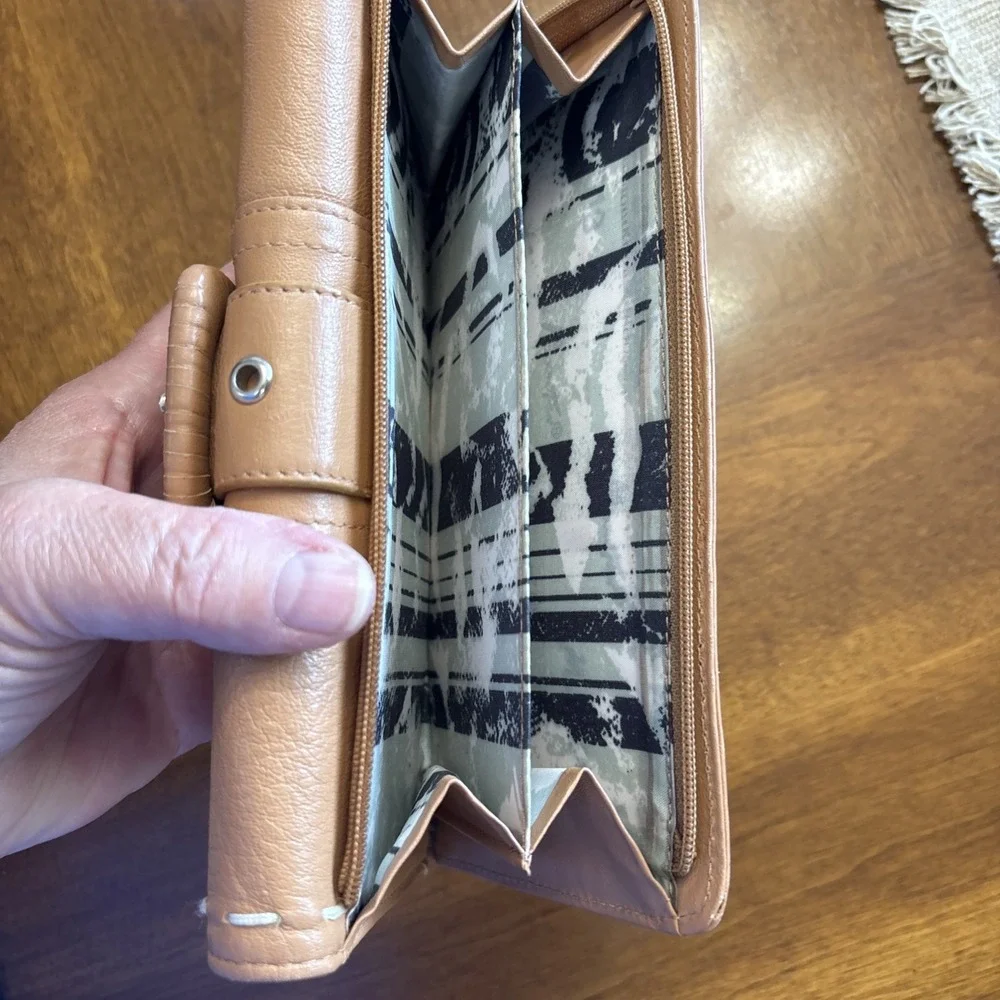 Genuine‎ Leather Hype Tan Bifold Wallet